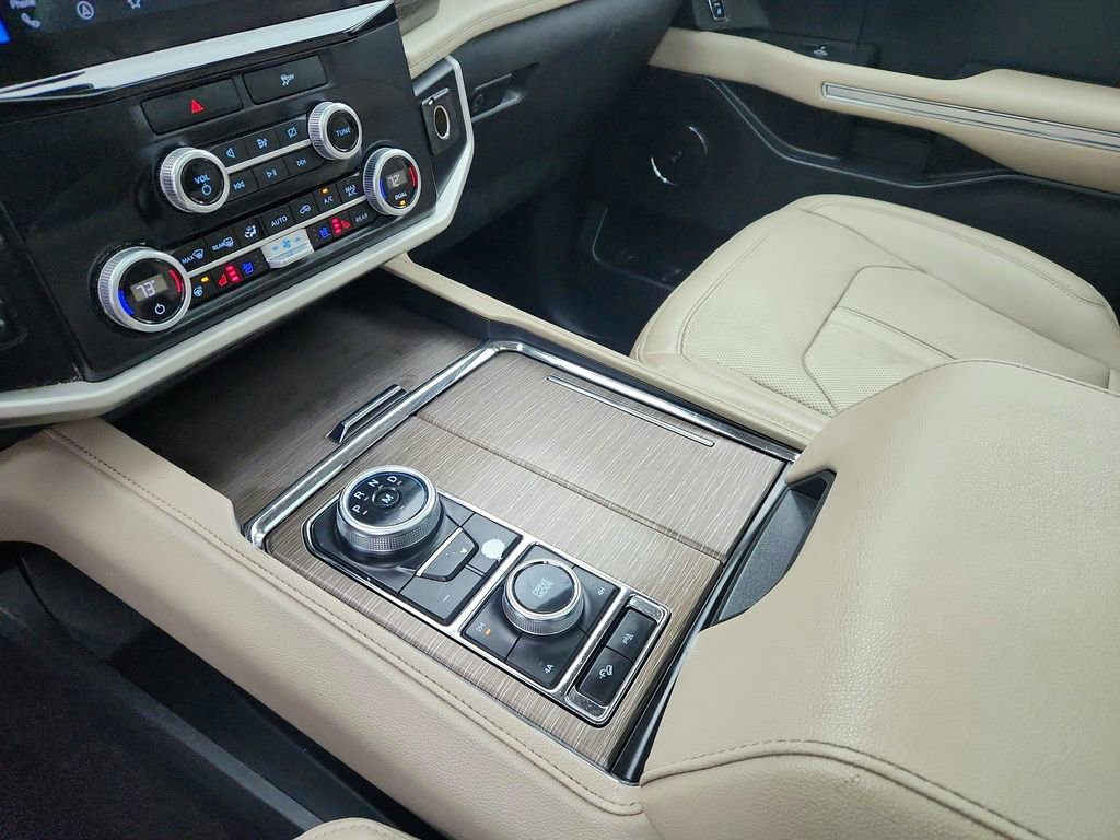 Used 2023 Ford Expedition Limited image 17