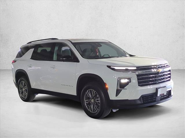 Used 2025 Chevrolet Traverse LT w/ Driver Confidence Package FWD image 3