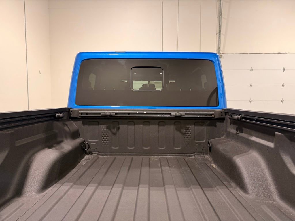 Used 2025 Jeep Gladiator Sport image 10