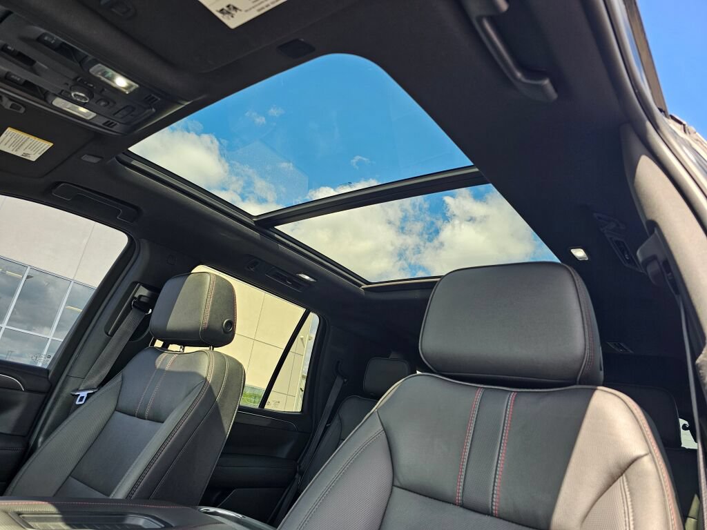 Used 2022 Chevrolet Tahoe RST w/ Luxury Package AWD/4WD image 26