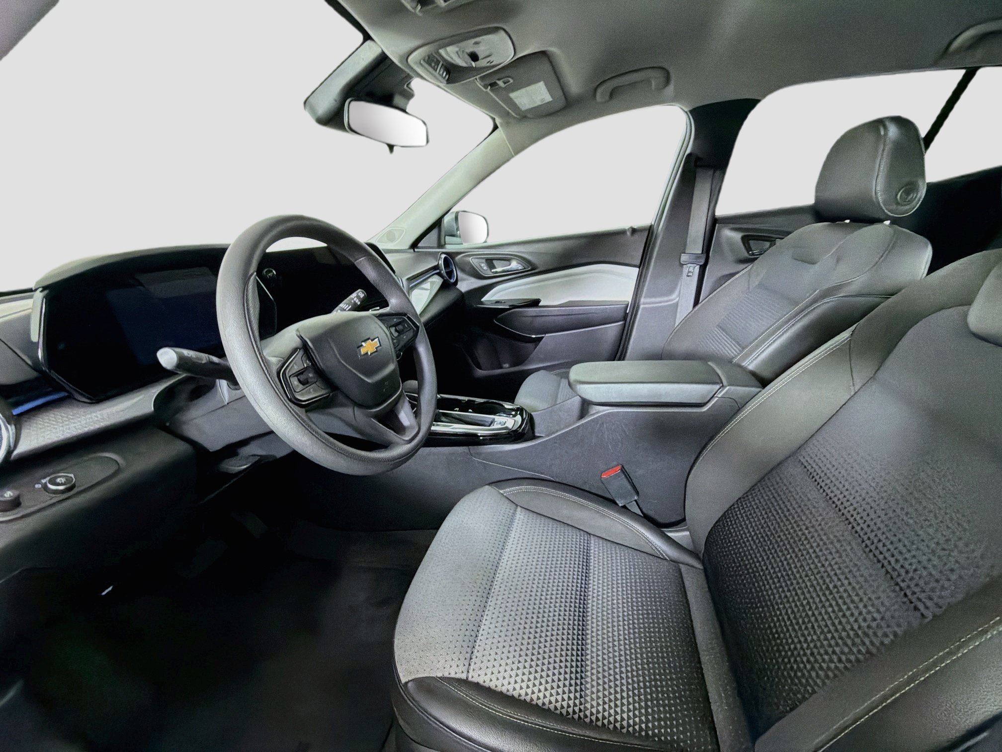 Used 2025 Chevrolet Trax LT FWD image 13