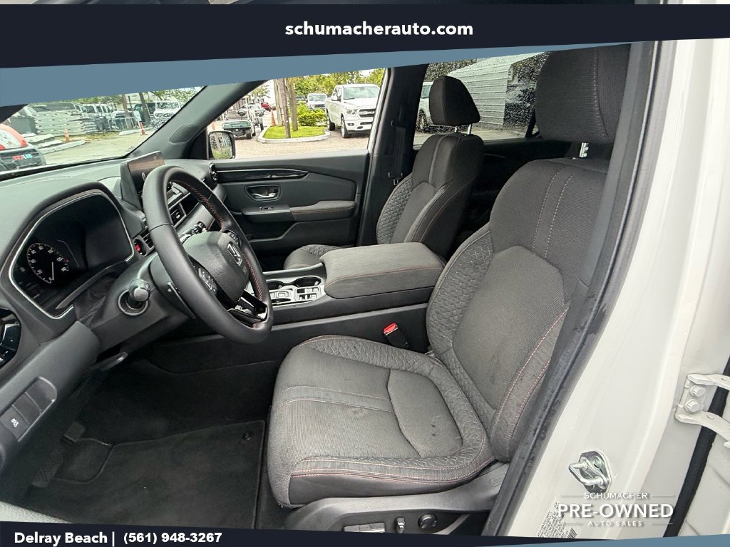 Used 2025 Honda Pilot Sport image 10