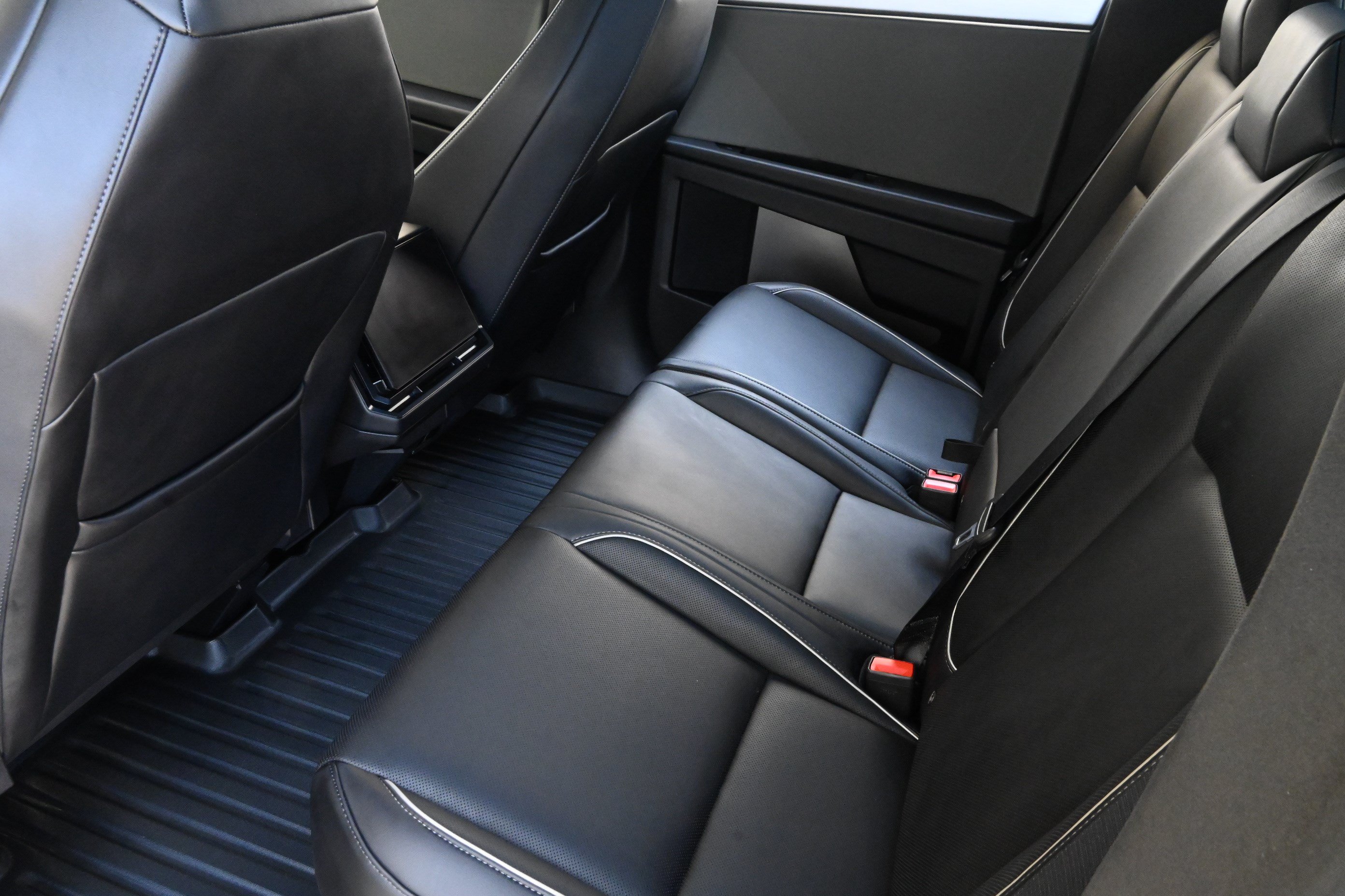 Used 2025 Tesla Cybertruck AWD Crew Cab image 13