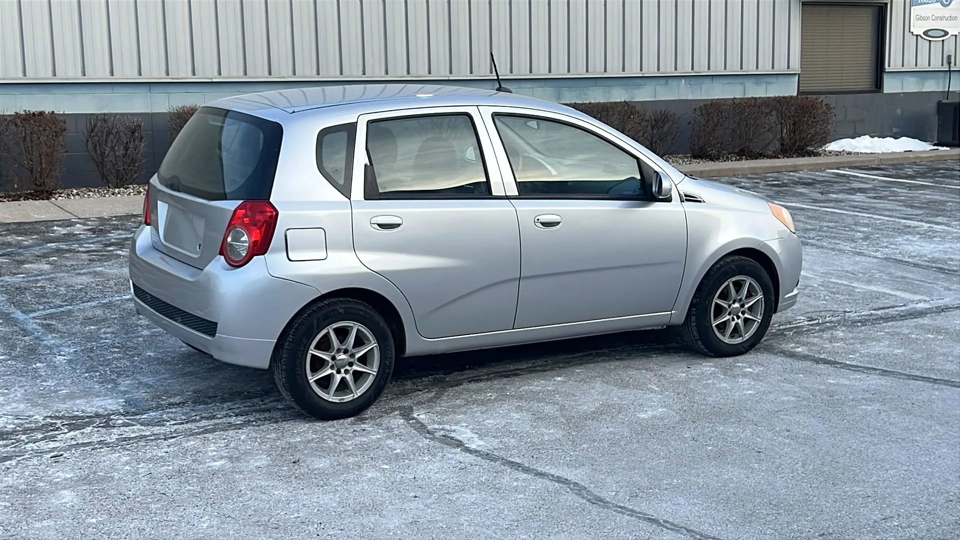 Used 2009 Chevrolet Aveo5 LT w/ Power and Convenience Package FWD image 3