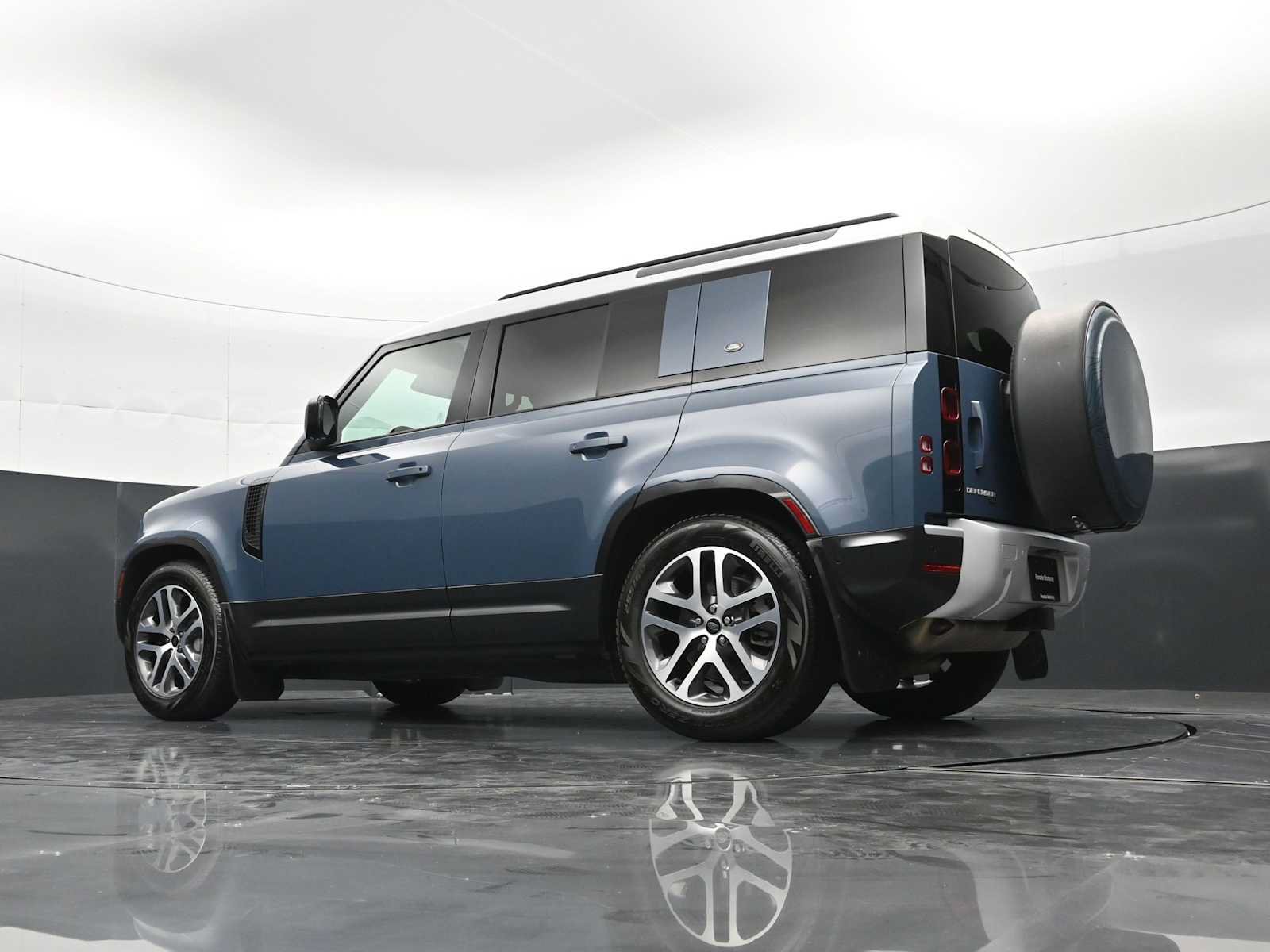 Used 2022 Land Rover Defender 110 SE AWD/4WD image 39