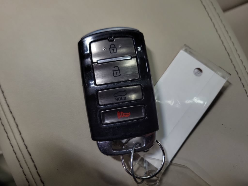 Used 2017 Kia Cadenza Technology FWD image 19