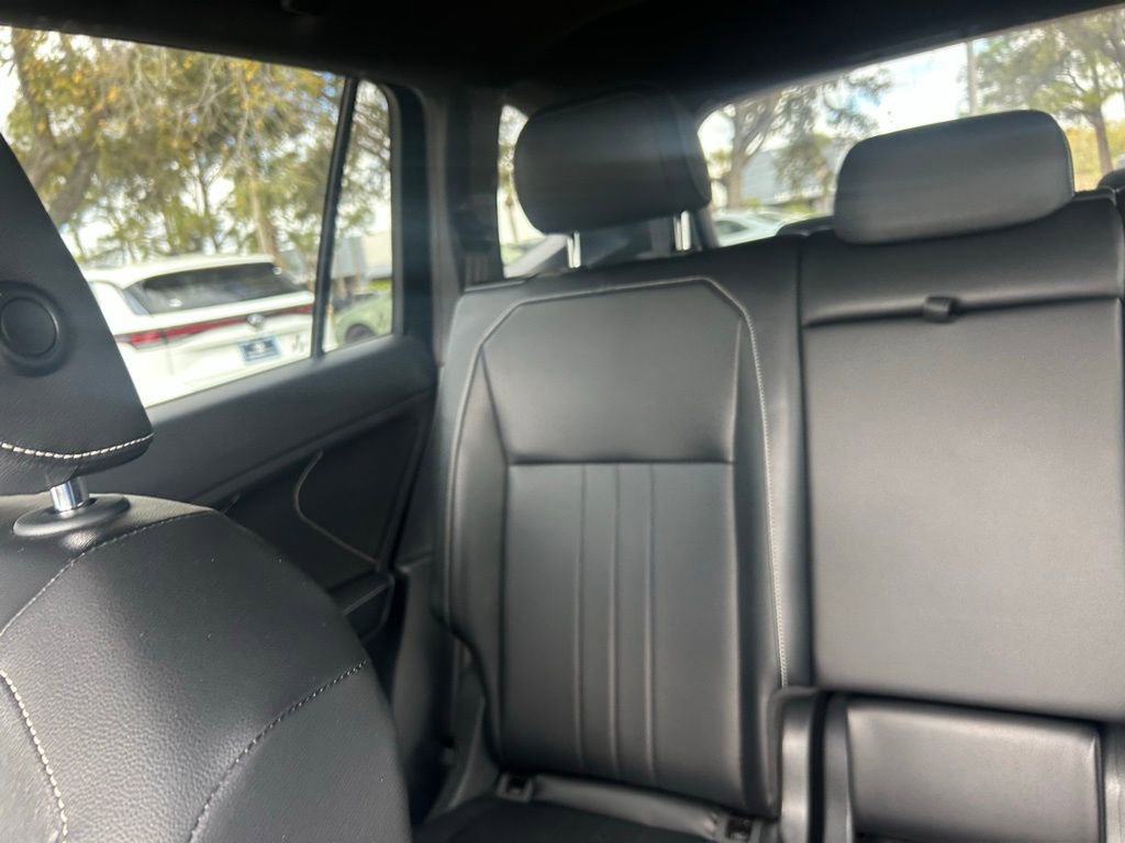 Certified 2022 Volkswagen Tiguan SE R-Line image 12