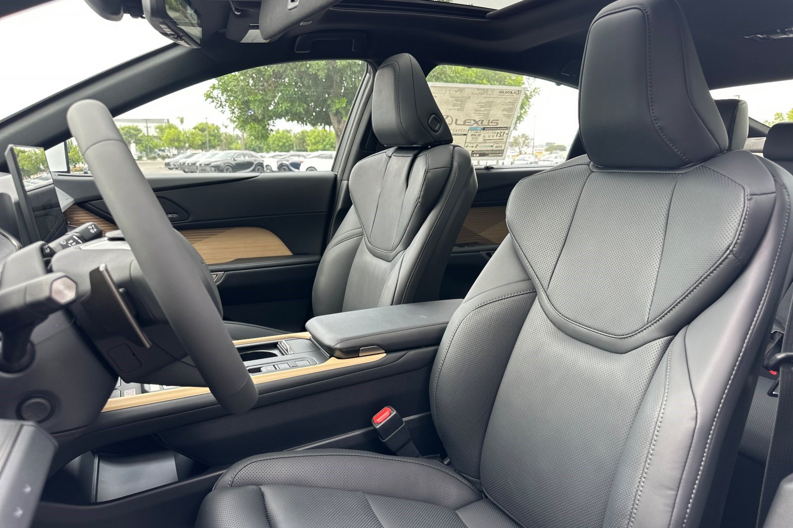 New 2026 Lexus ES 350e w/ Executive Package FWD image 5