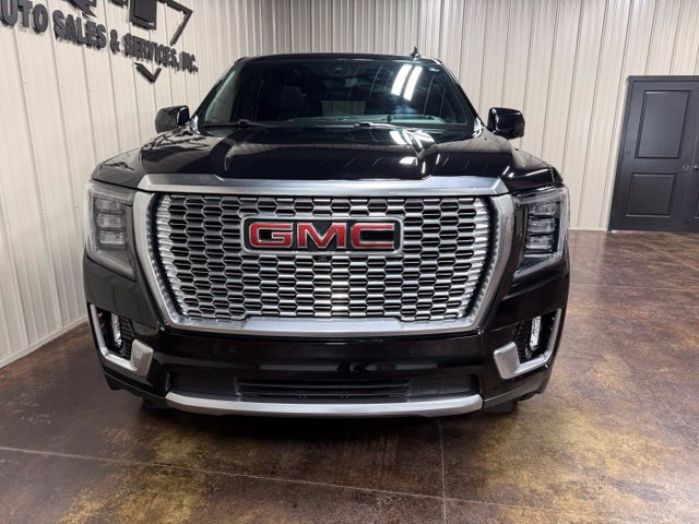 Used 2021 GMC Yukon Denali w/ Denali Premium Package AWD/4WD image 2