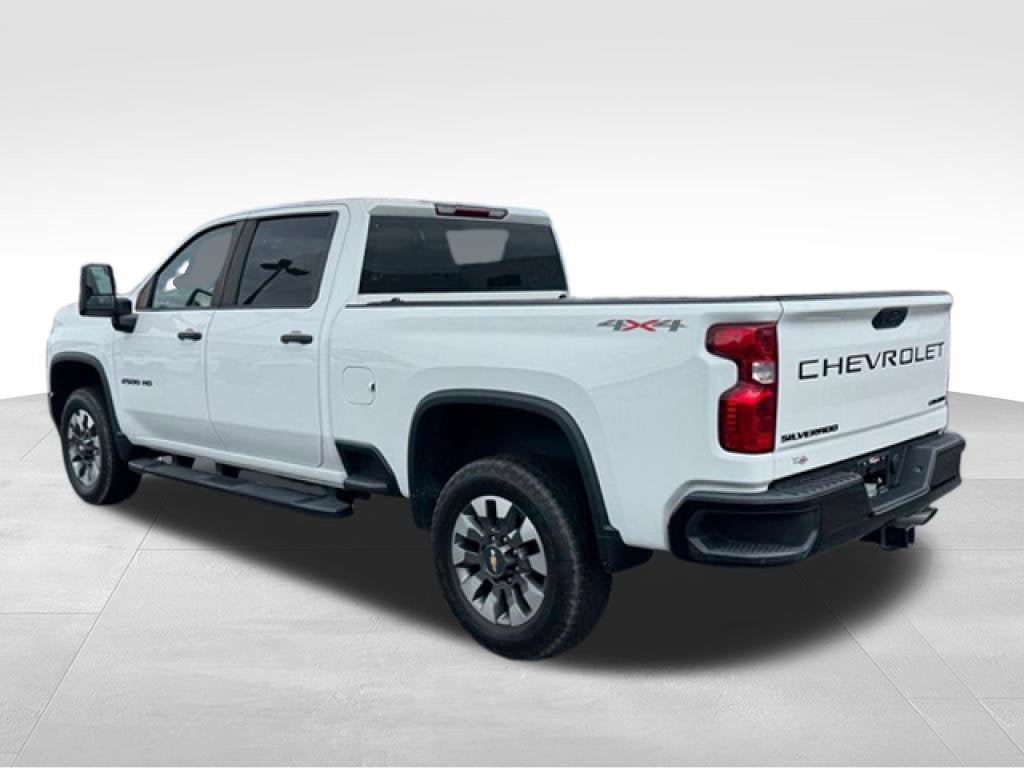 Used 2022 Chevrolet Silverado 2500 Custom w/ Custom Convenience Package AWD/4WD image 5