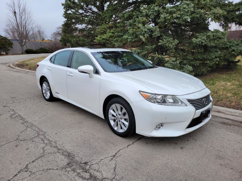 Used 2015 Lexus ES 300h w/ Navigation System Package image 2