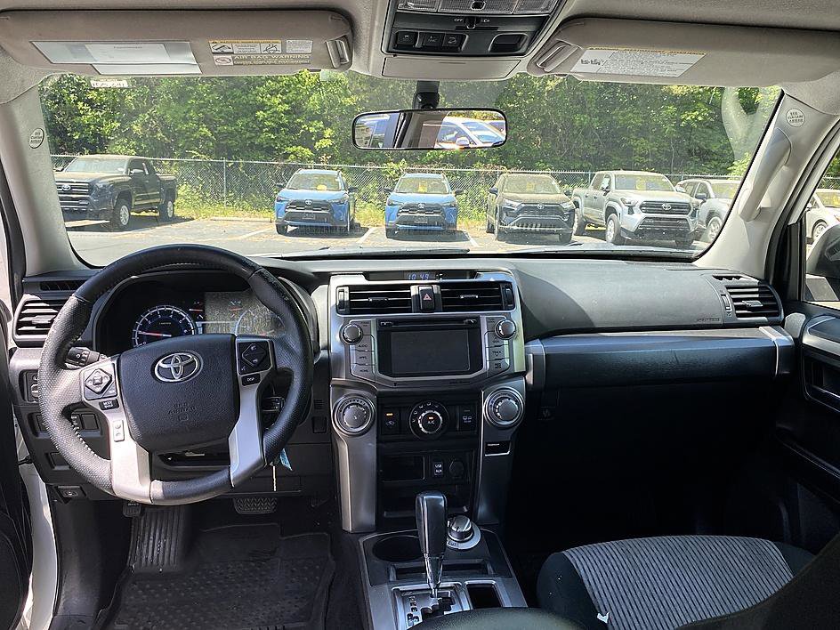 Used 2016 Toyota 4Runner SR5 AWD/4WD image 19