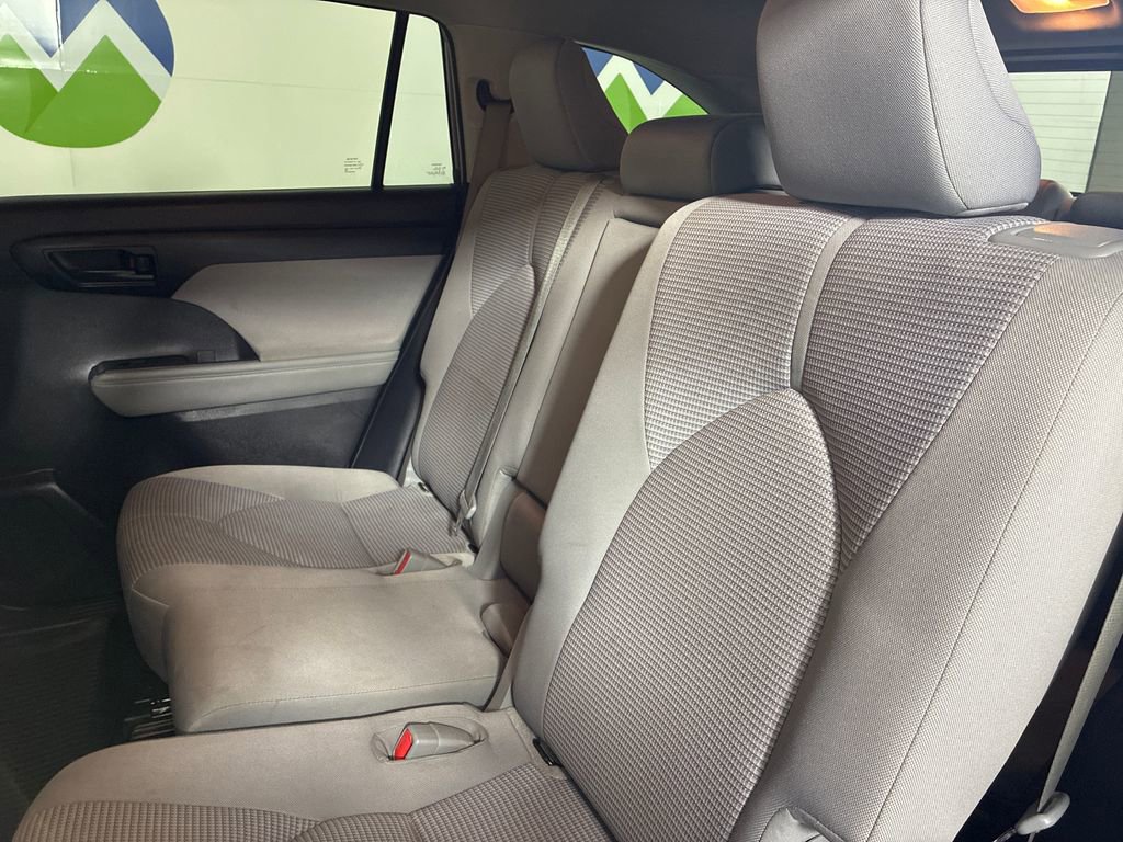 Used 2023 Toyota Highlander LE image 23