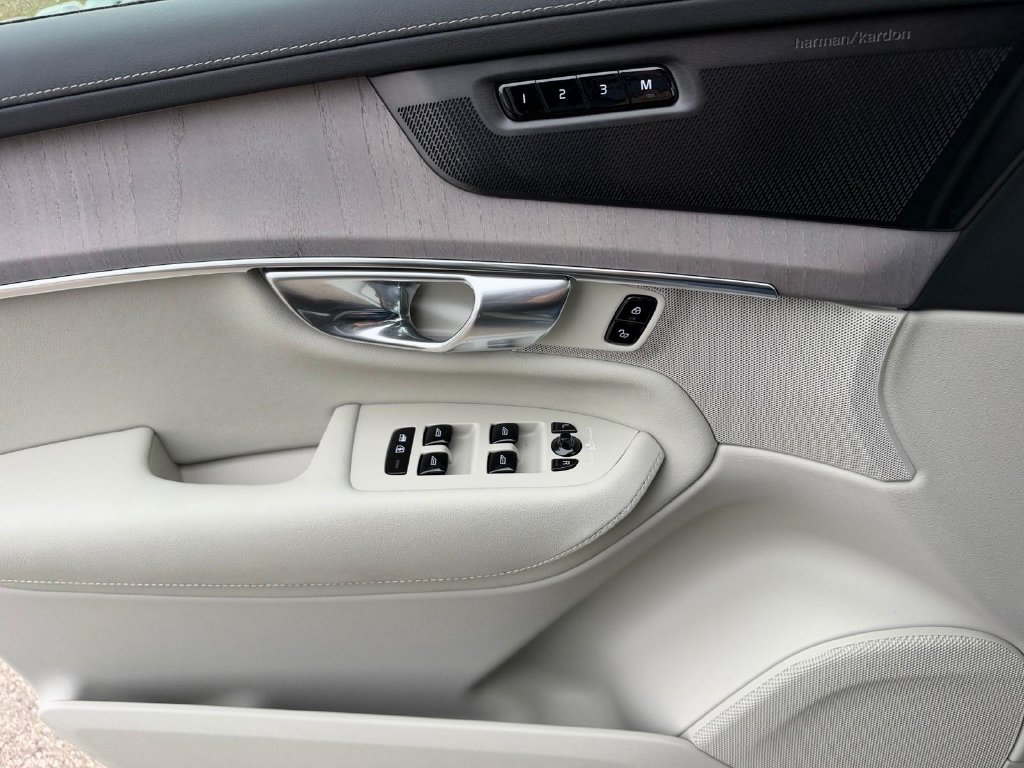New 2027 Volvo XC90 T8 Ultra AWD/4WD image 16