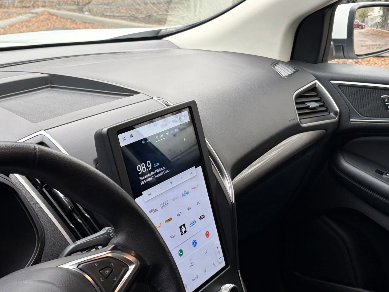 Used 2024 Ford Edge SEL image 31