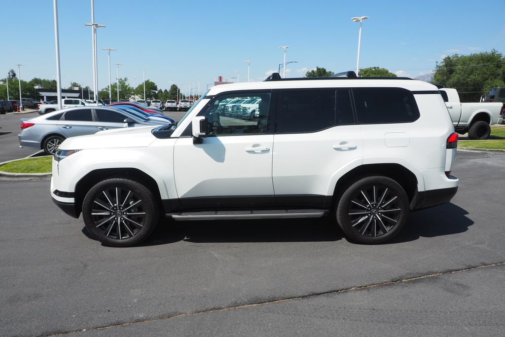 Used 2024 Lexus GX 550 w/ Cold Area Package AWD/4WD image 4