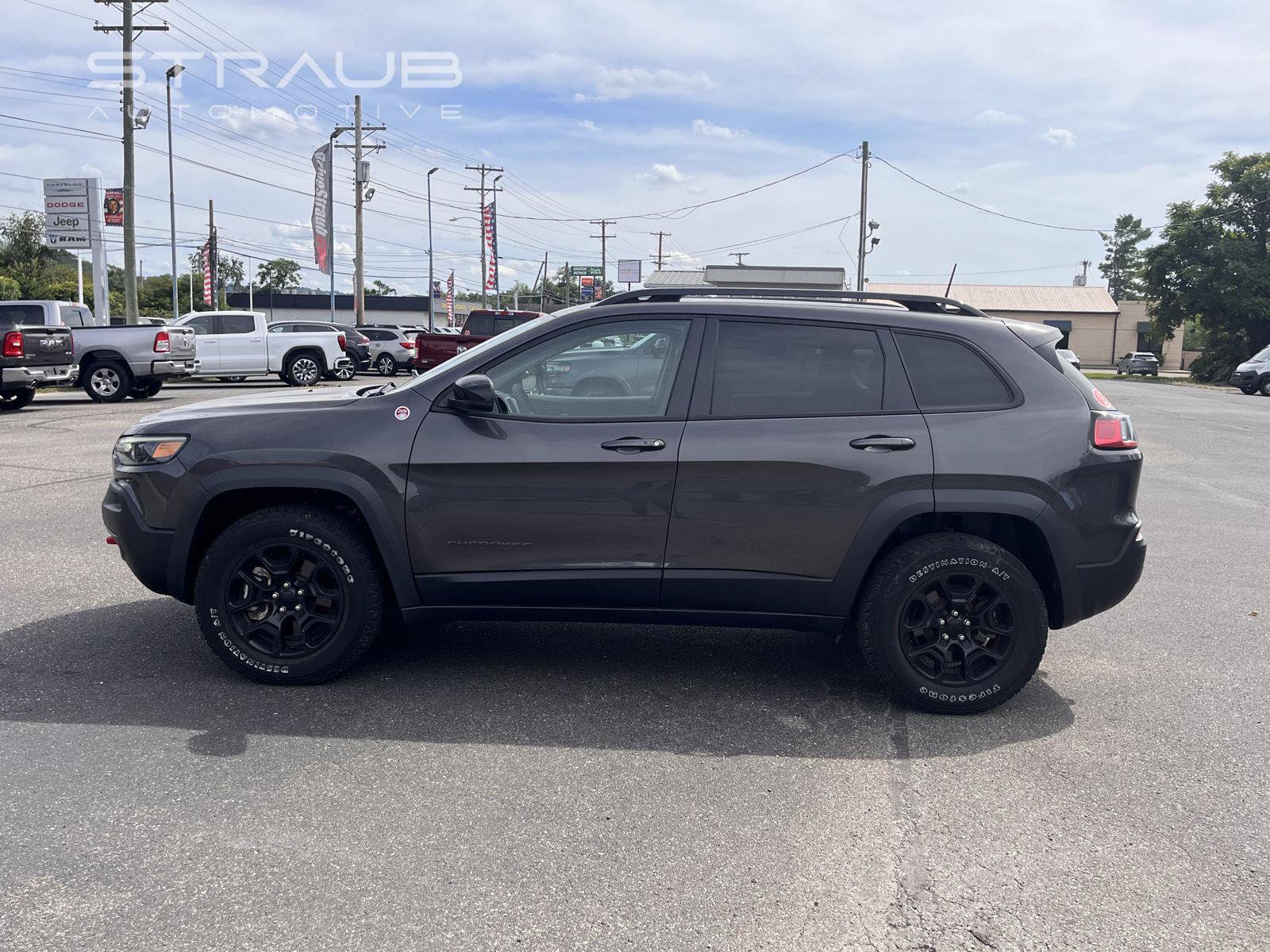 Used 2022 Jeep Cherokee Trailhawk w/ Trailer Tow Group AWD/4WD image 5