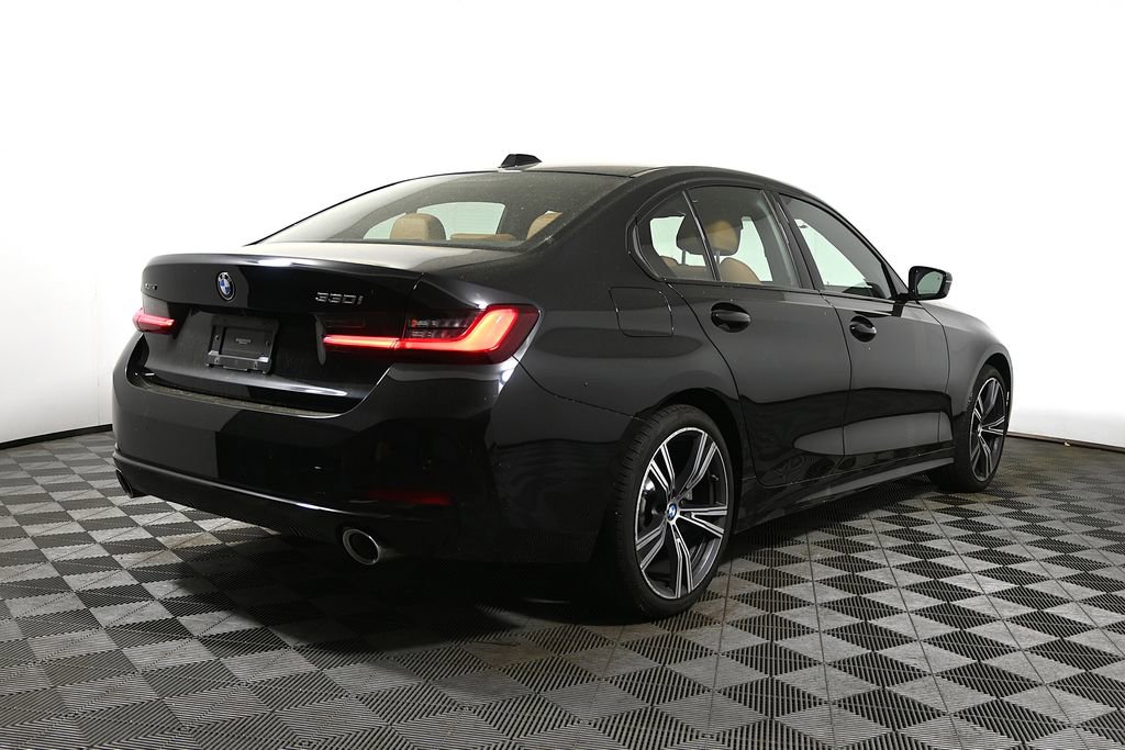 Used 2023 BMW 330i xDrive Sedan w/ Premium Package AWD/4WD image 11