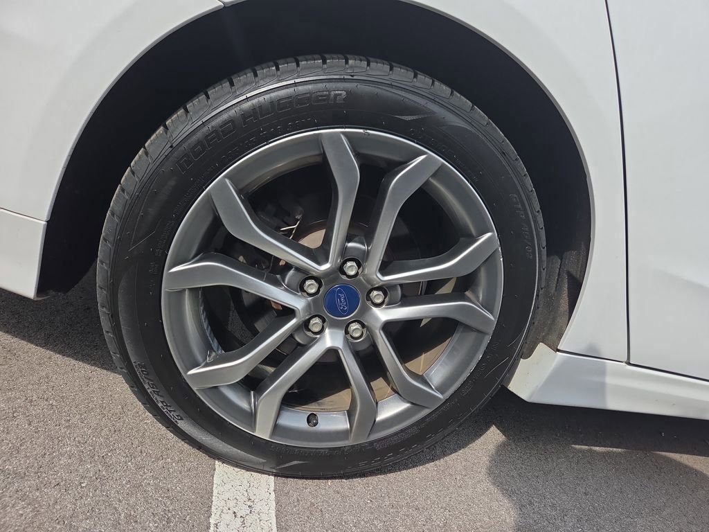 Used 2017 Ford Fusion SE w/ Equipment Group 201A image 3