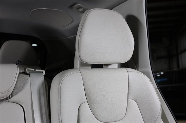 Used 2025 Volvo XC90 B6 Plus w/ Protection Package Premier image 24