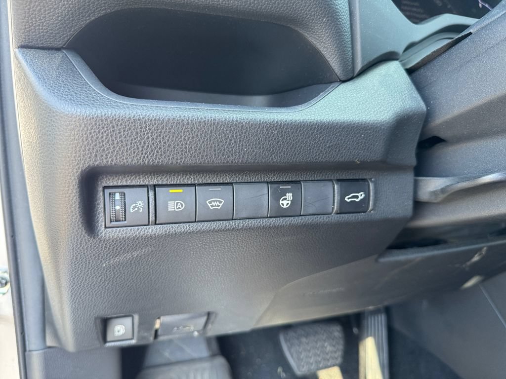 Used 2024 Toyota RAV4 SE w/ Weather & Moonroof Package AWD/4WD image 29