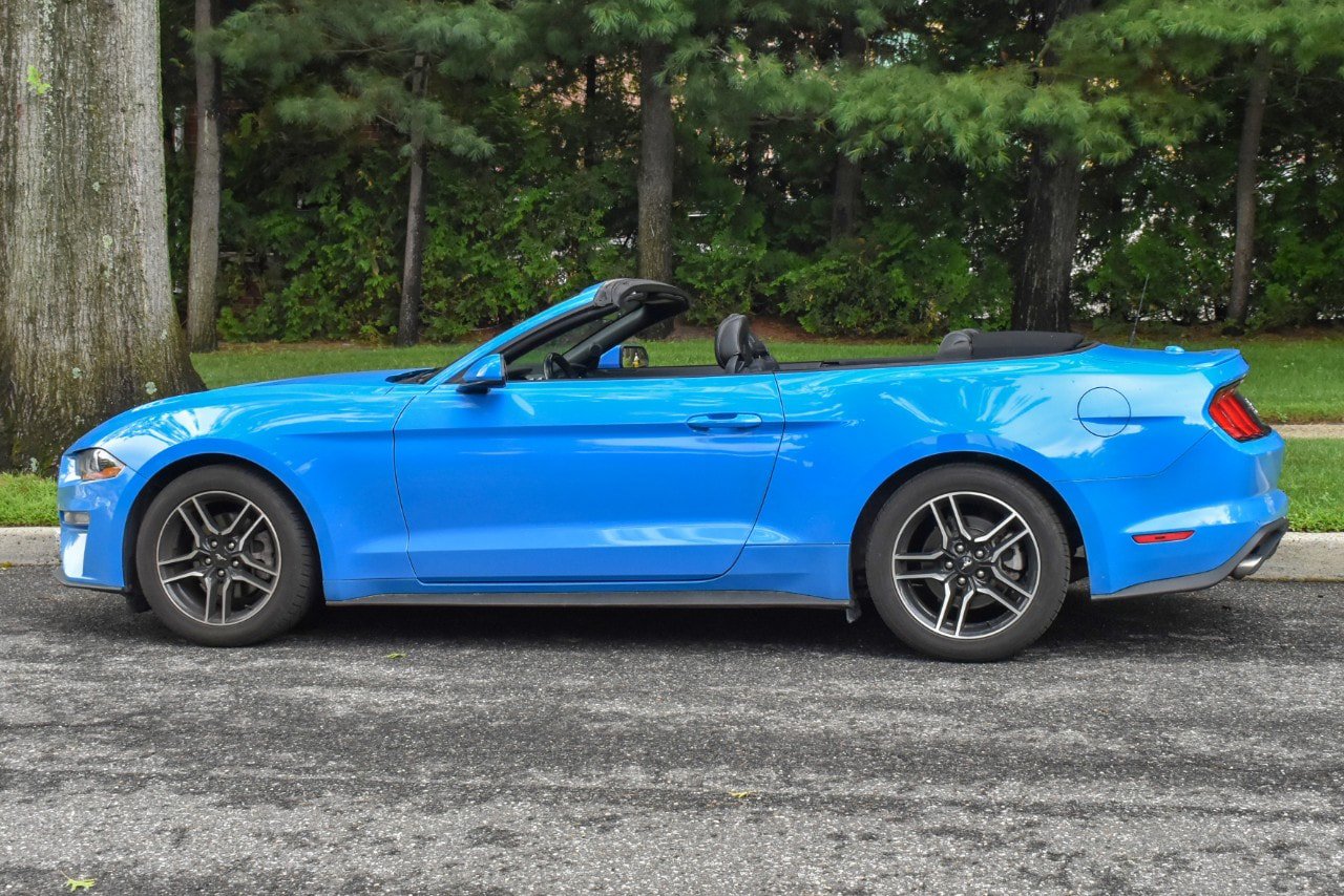Used 2022 Ford Mustang Premium RWD image 5