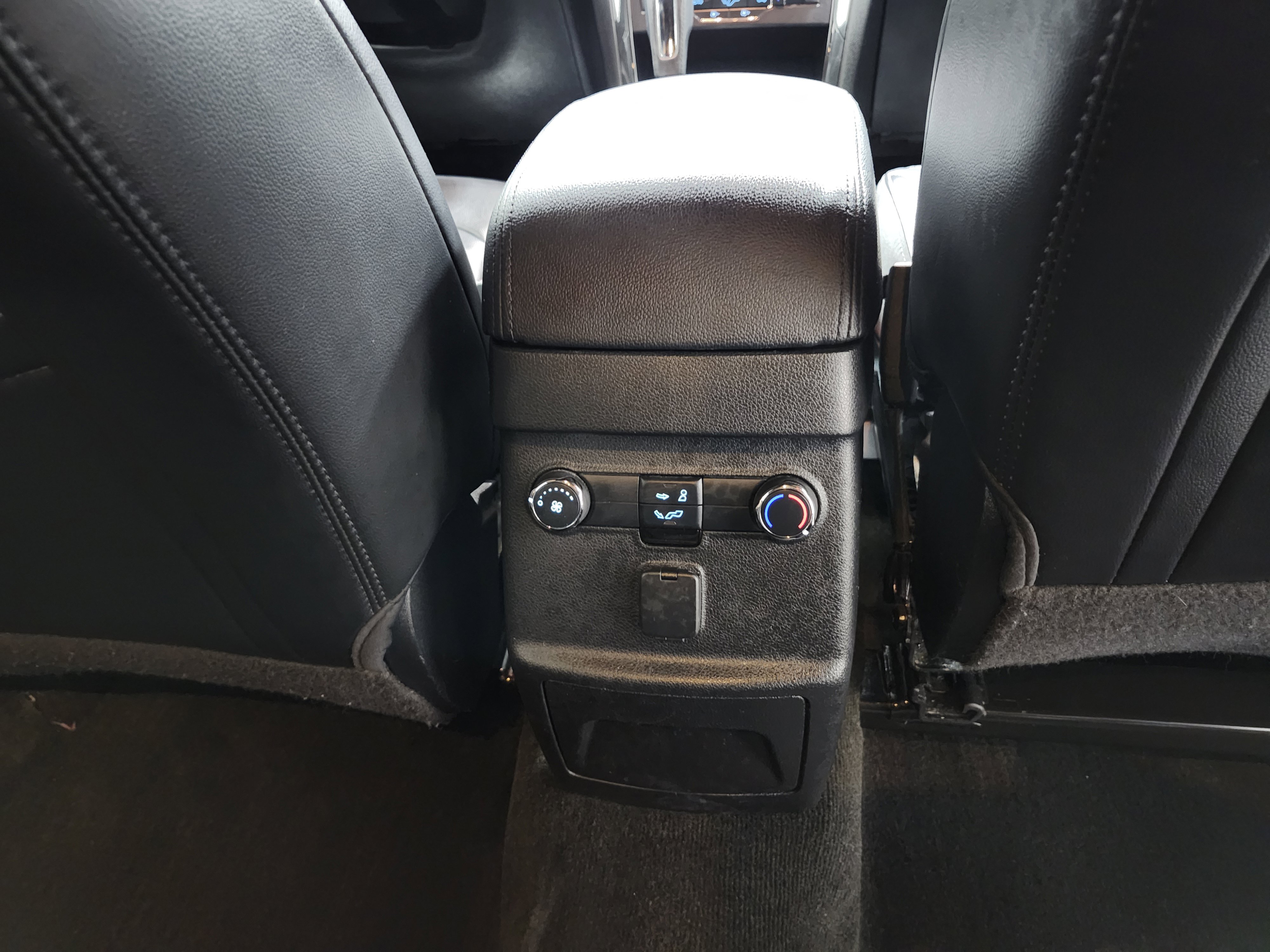 Used 2017 Ford Explorer XLT w/ Equipment Group 202A FWD image 20