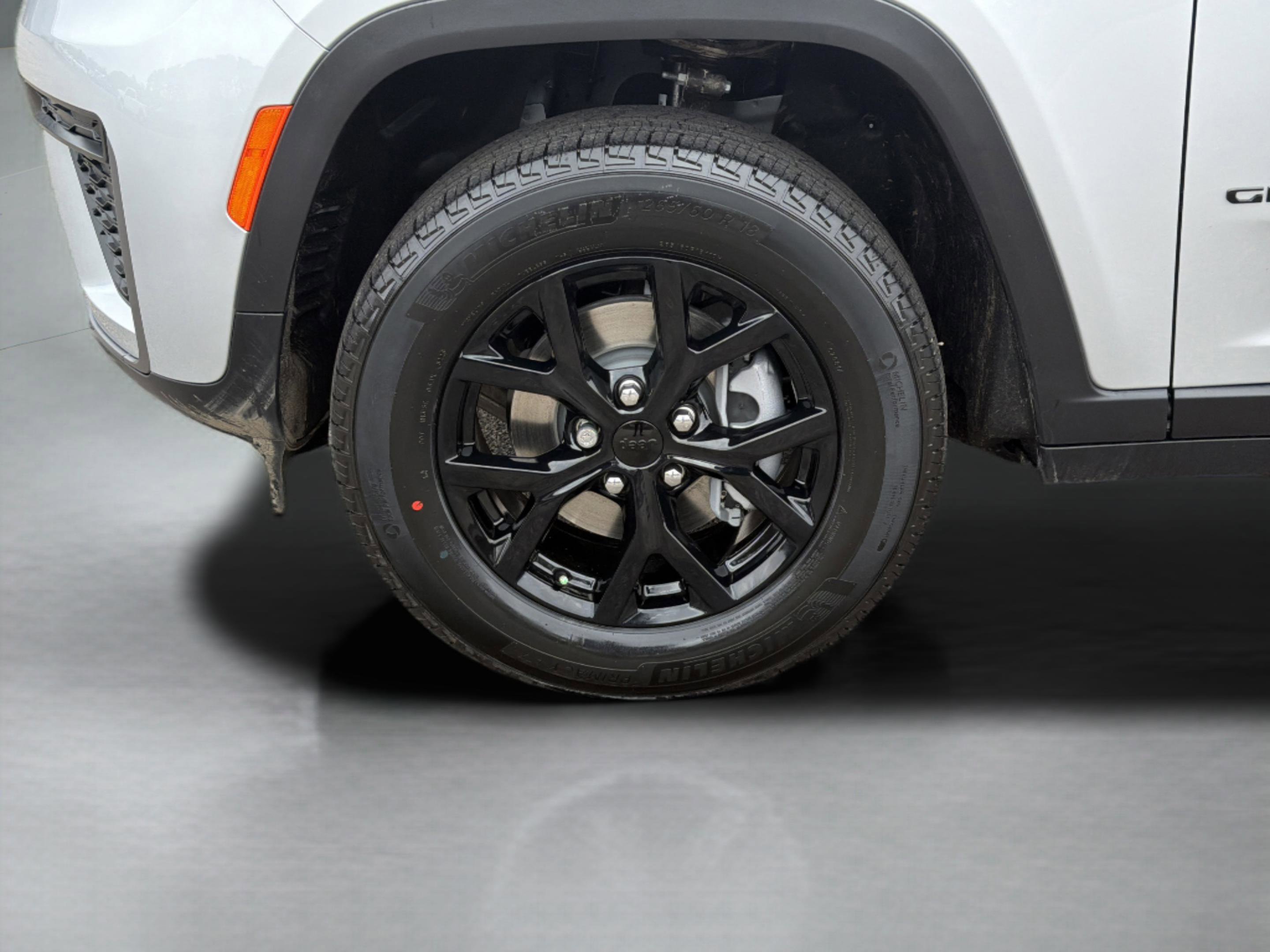 New 2026 Jeep Grand Cherokee Altitude AWD/4WD image 9