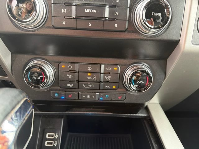 Used 2020 Ford F150 Lariat w/ Equipment Group 502A Luxury AWD/4WD image 21