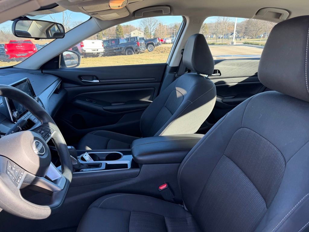 Used 2024 Nissan Altima 2.5 SV image 6