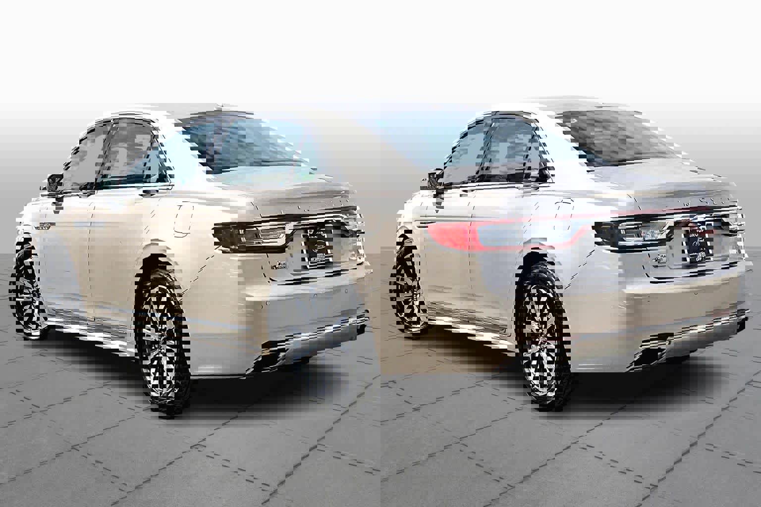 Used 2017 Lincoln Continental Premiere image 12