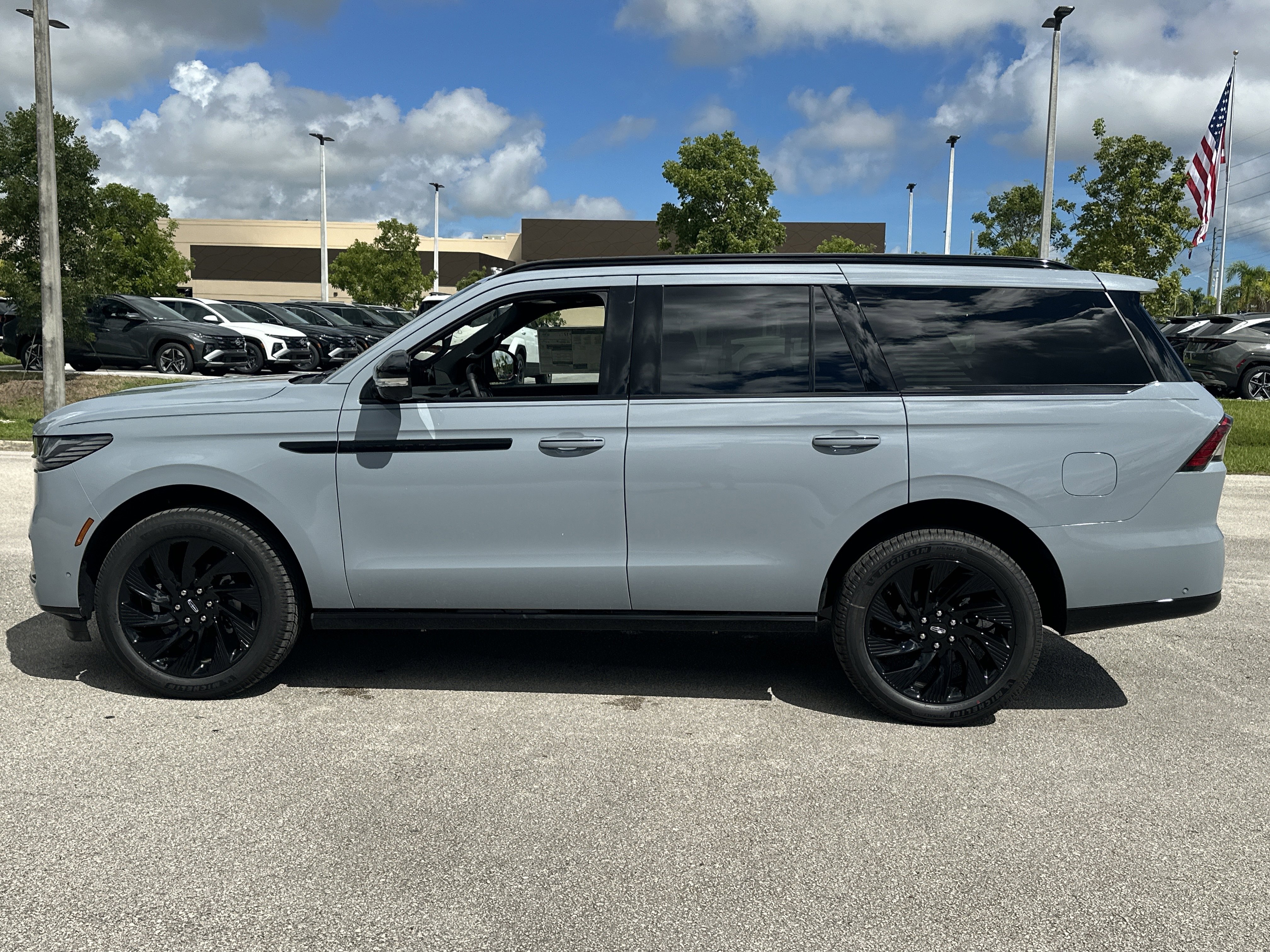 New 2025 Lincoln Navigator Reserve image 9