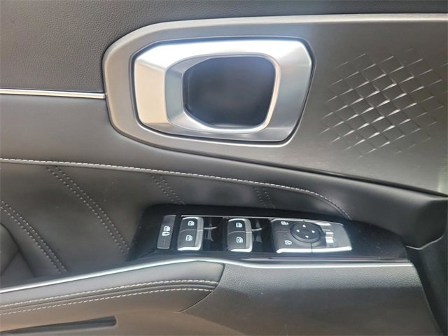 Used 2022 Kia Sorento SX image 12