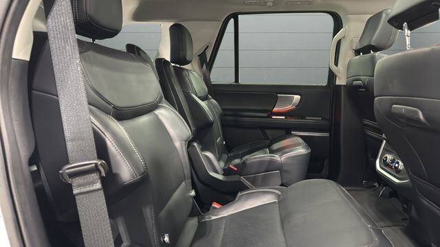 Used 2025 Ford Expedition Platinum AWD/4WD image 30