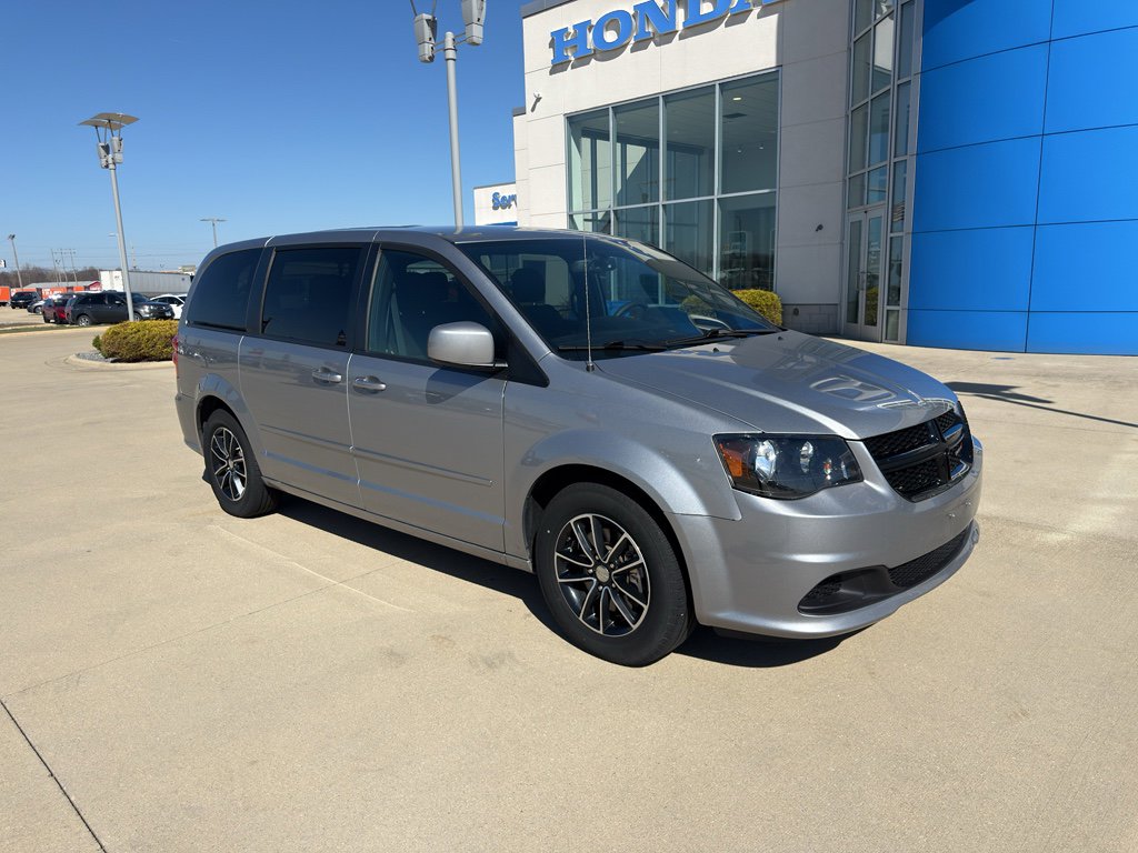 Used 2017 Dodge Grand Caravan SE image 3