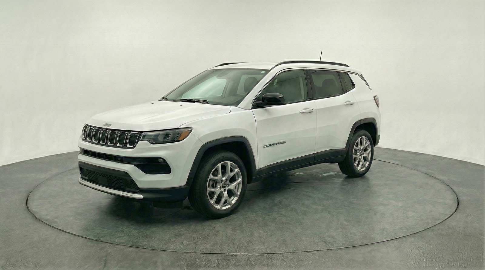 Used 2025 Jeep Compass Limited AWD/4WD image 3