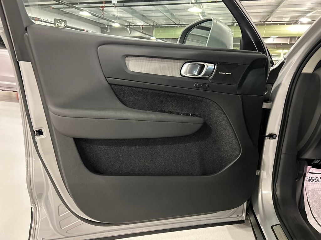 Certified 2024 Volvo XC40 B5 Plus w/ Protection Package Premier AWD/4WD image 9