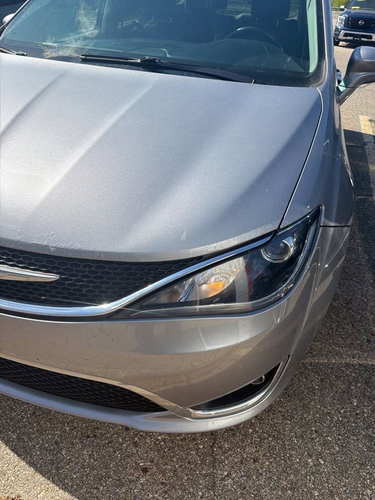Used 2017 Chrysler Pacifica Touring-L Plus FWD image 17