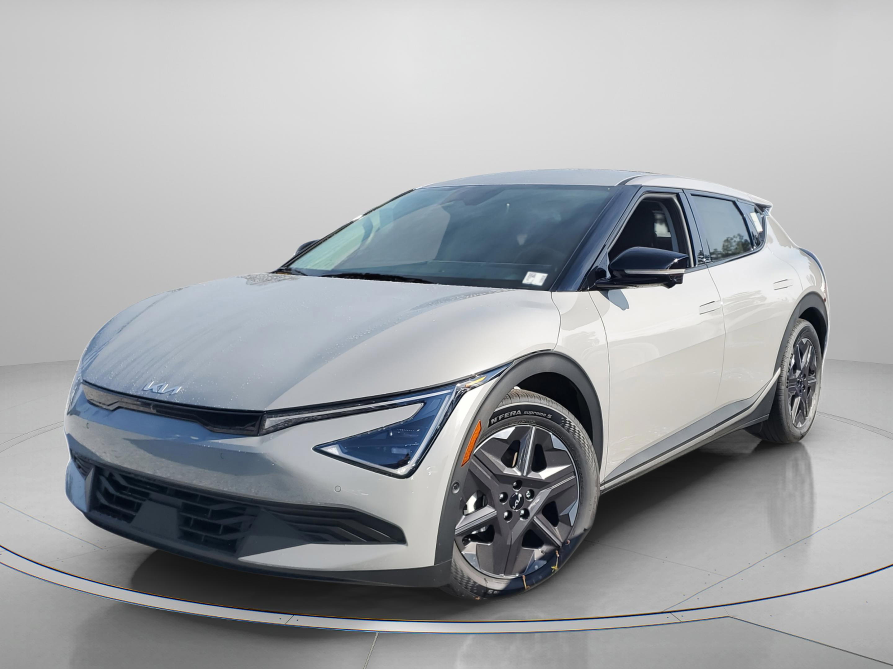 New 2025 Kia EV6 Light w/ Light LR Technology Package image 2