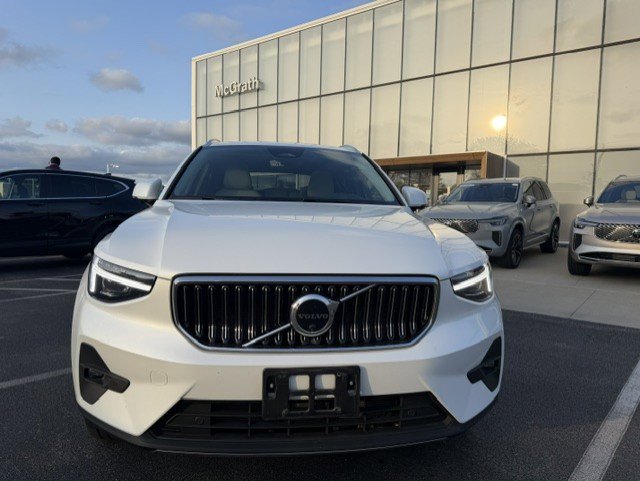 Used 2023 Volvo XC40 B5 Ultimate w/ Protection Package Premier AWD/4WD image 4