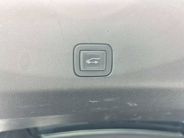 Used 2023 GMC Yukon SLT AWD/4WD image 16