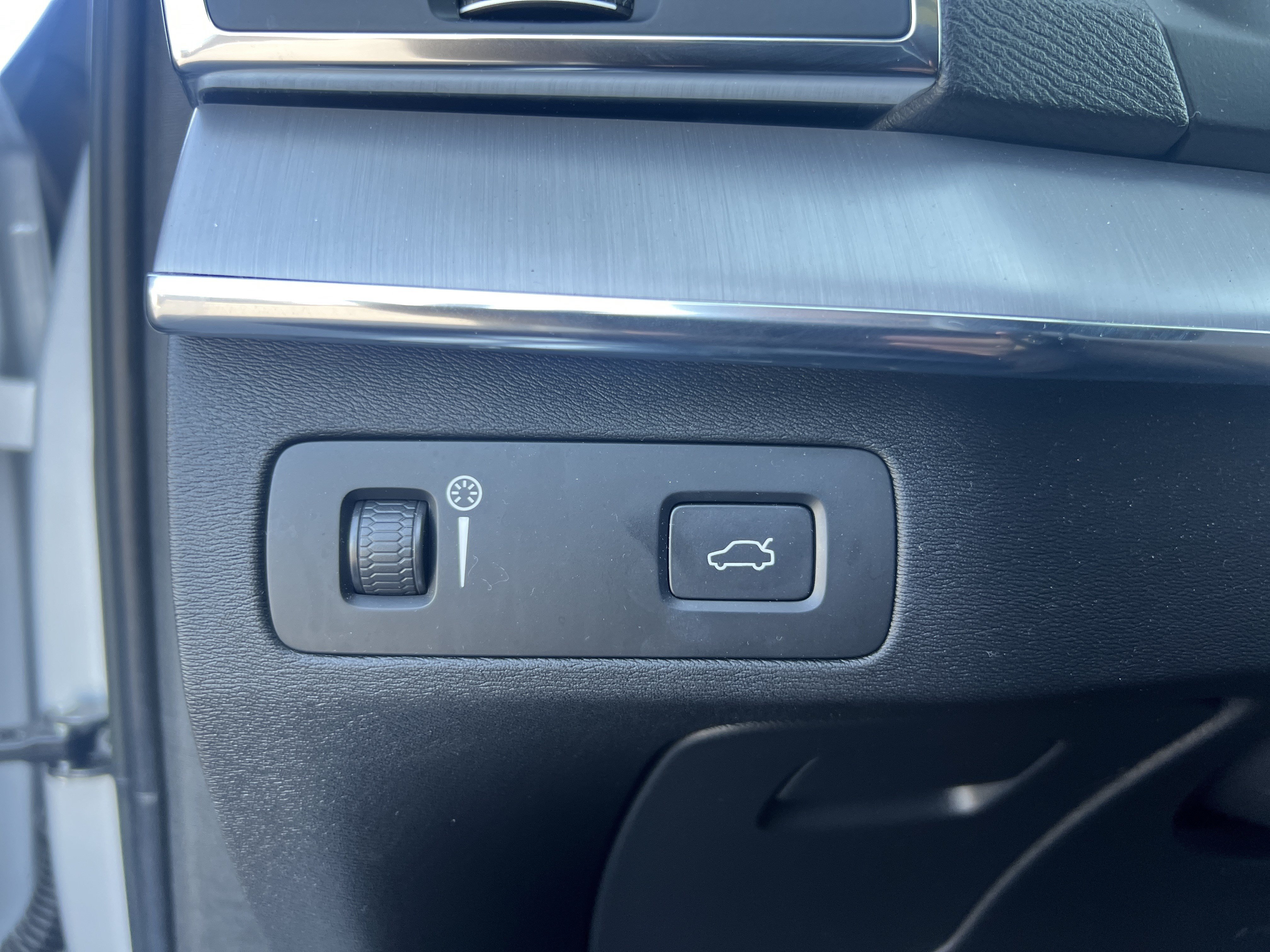 Used 2022 Volvo XC90 T5 Momentum w/ Climate Package FWD image 17