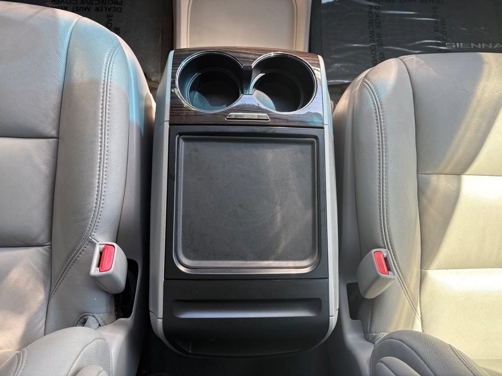 Used 2017 Toyota Sienna Limited AWD/4WD image 16