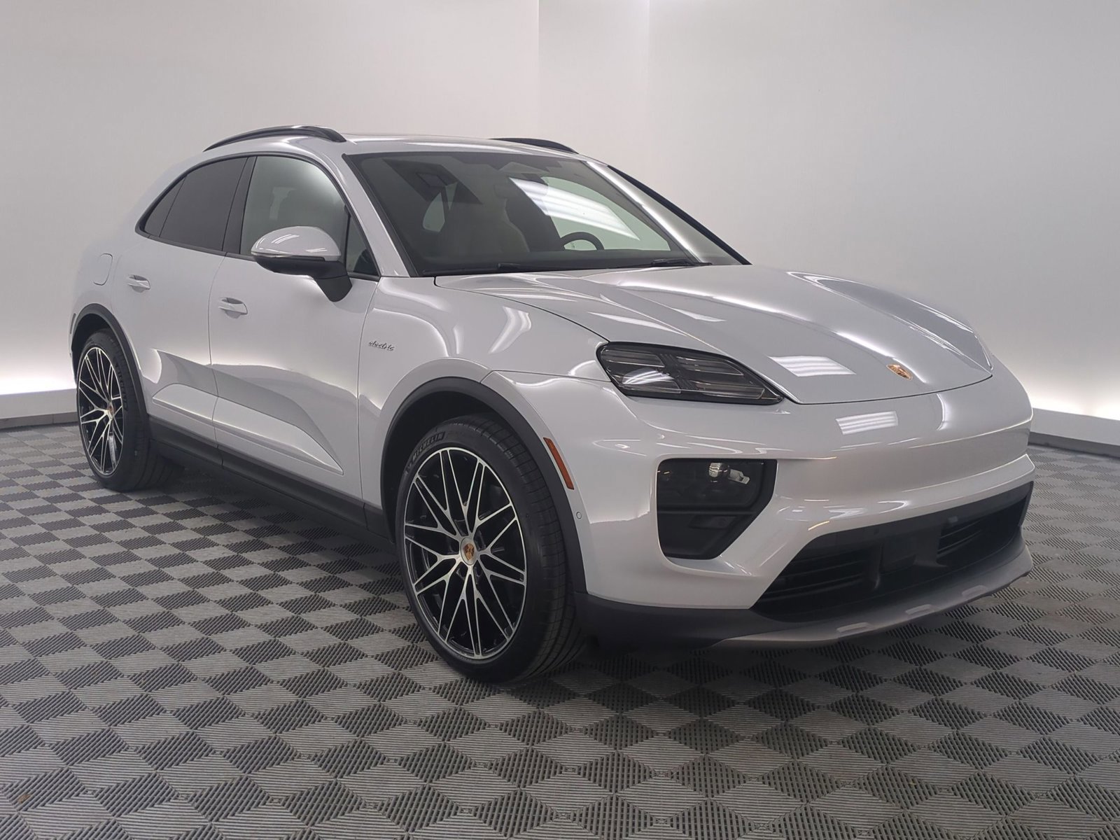 New 2026 Porsche Macan Electric RWD image 10
