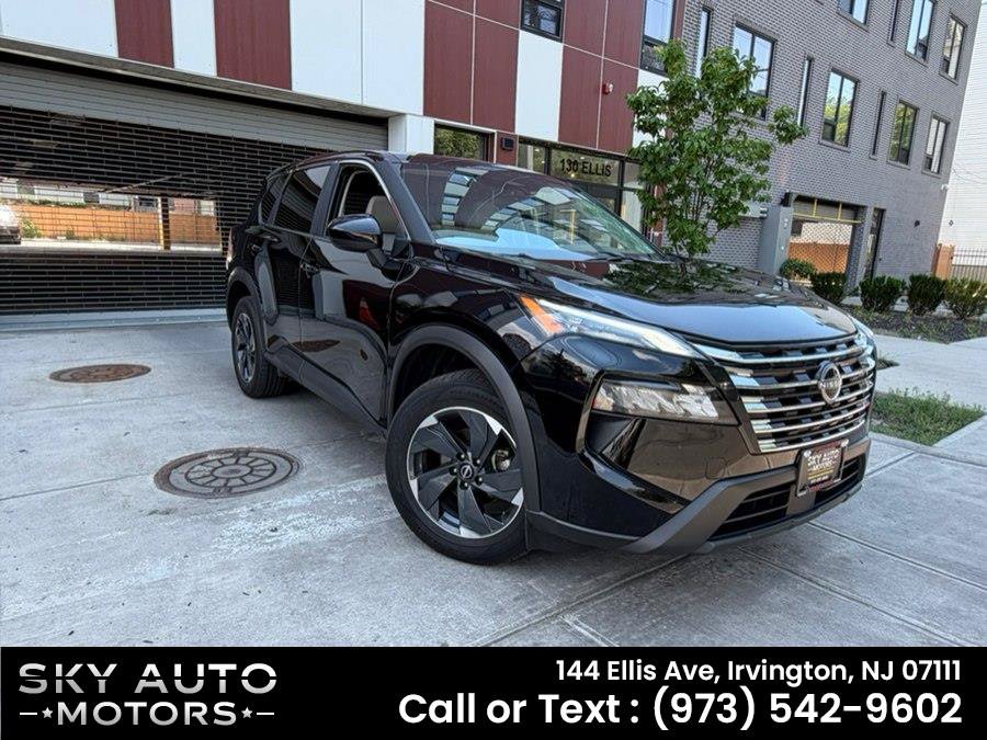 Used 2025 Nissan Rogue SV AWD/4WD image 3