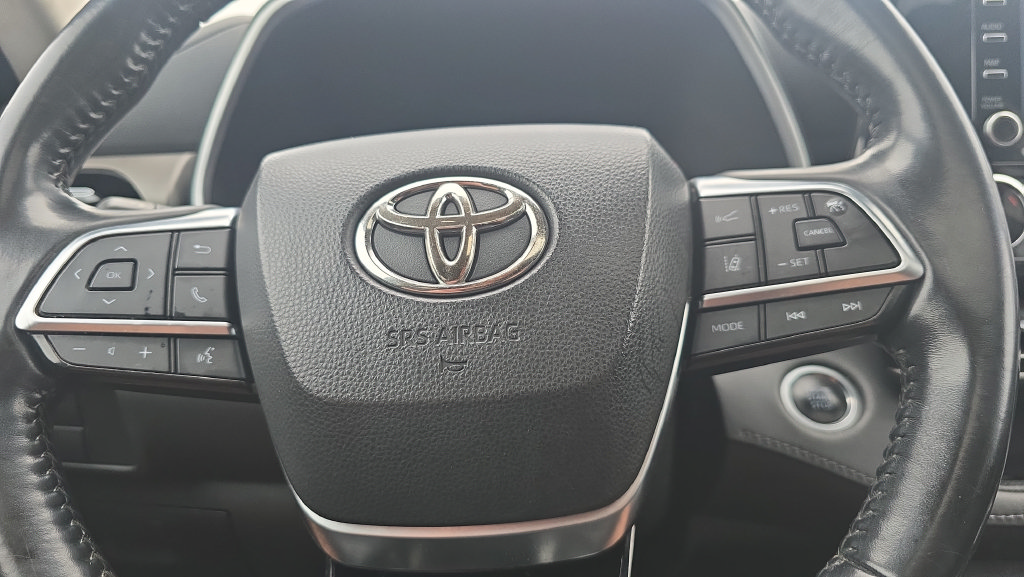 Used 2021 Toyota Highlander XLE AWD/4WD image 21