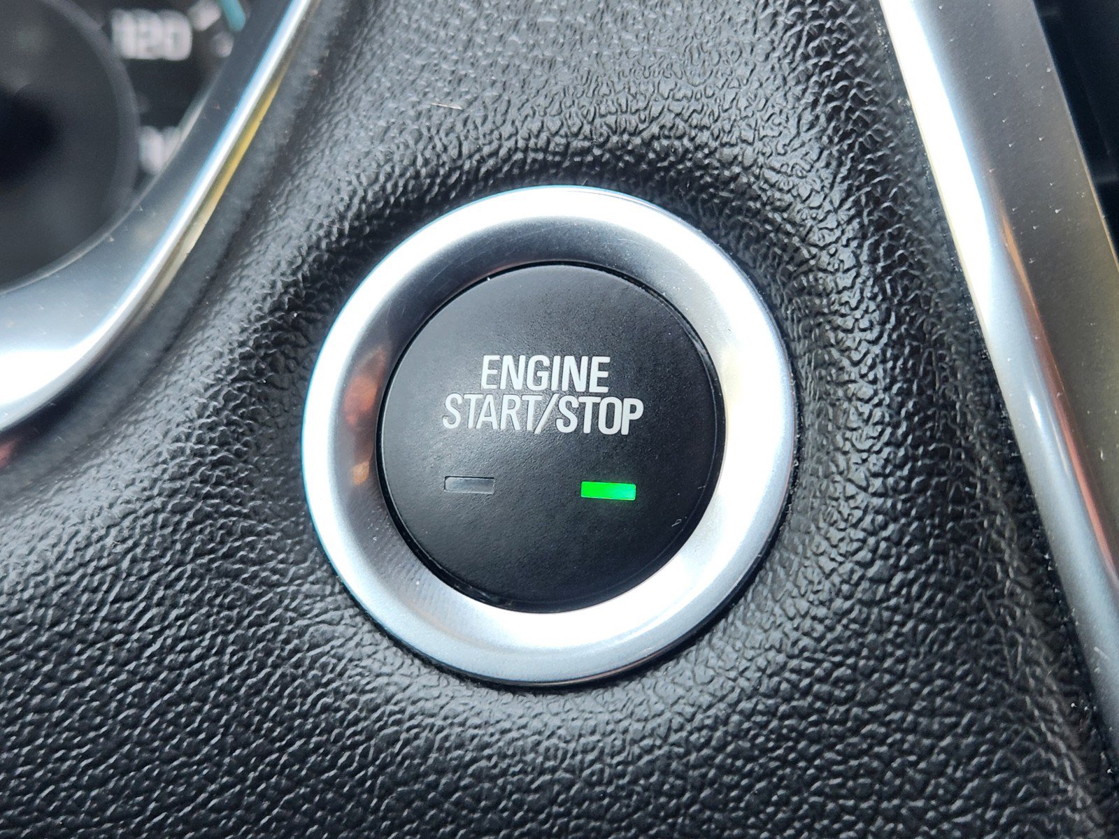 Used 2023 Chevrolet Traverse LT FWD image 18