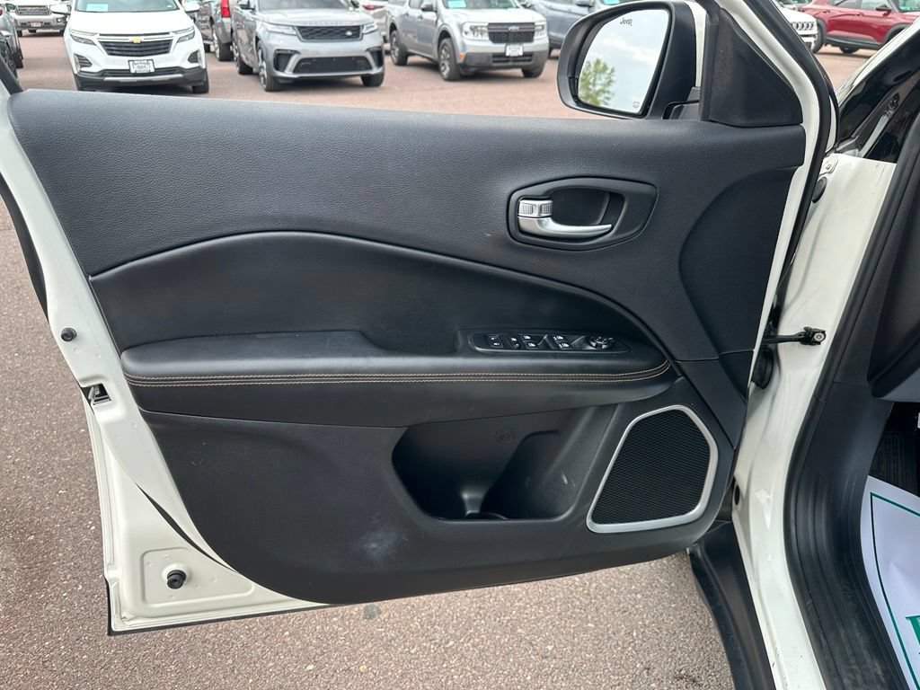 Used 2019 Jeep Compass Limited AWD/4WD image 12