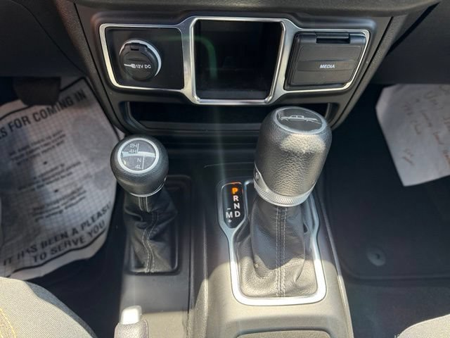 Used 2024 Jeep Gladiator Sport AWD/4WD image 16