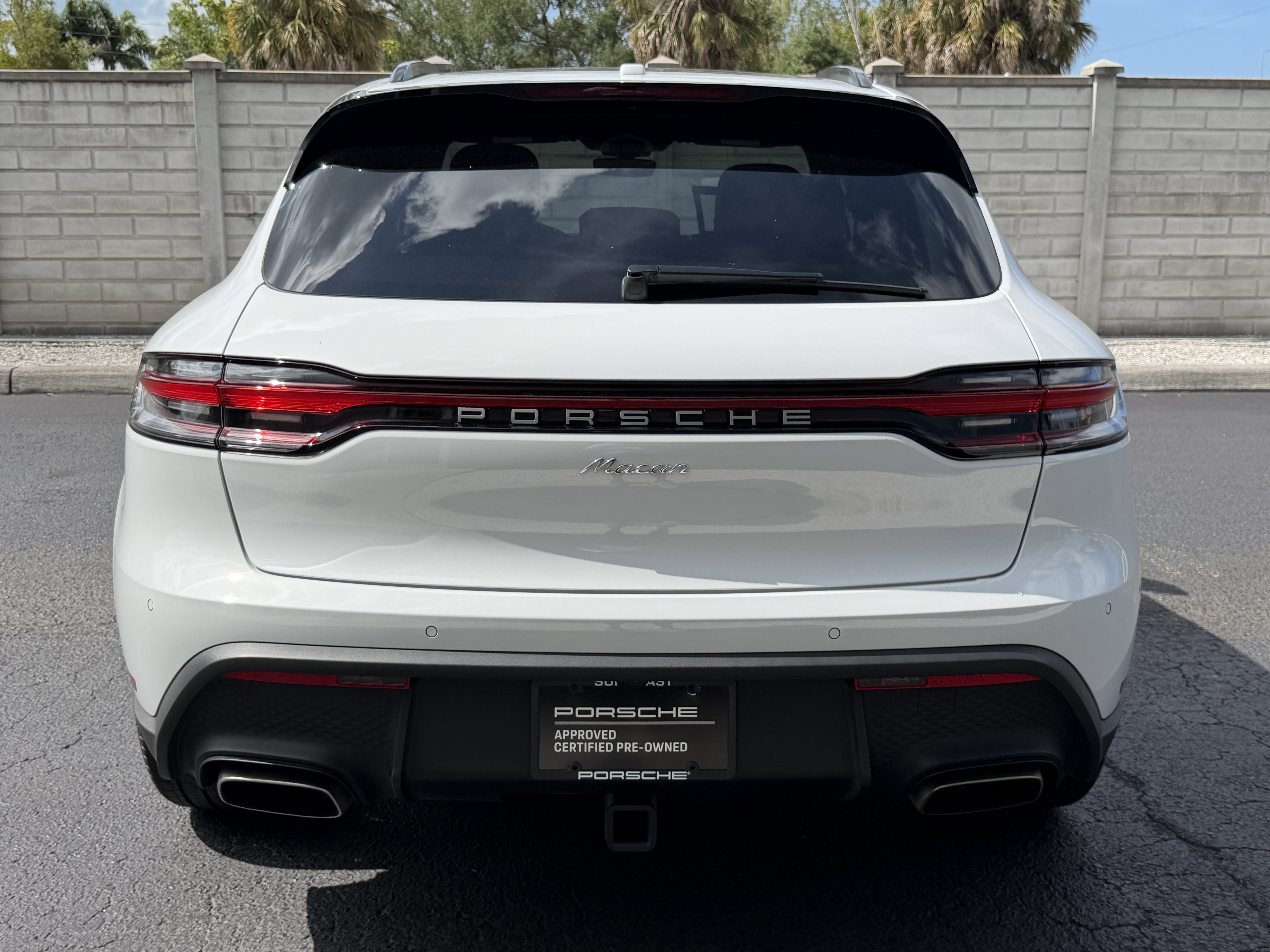 Certified 2025 Porsche Macan AWD/4WD image 11